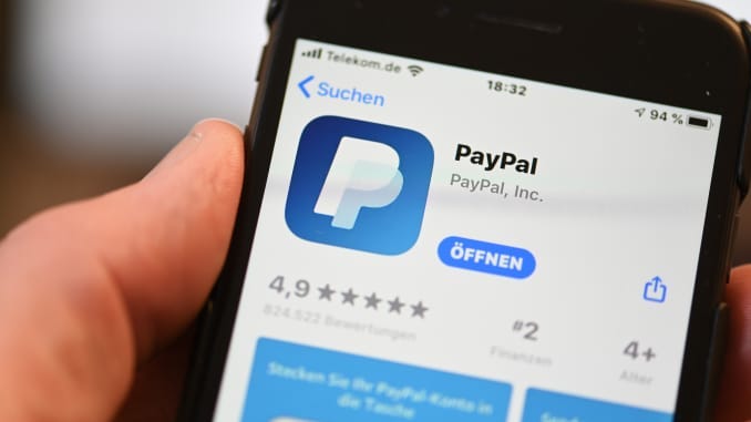 PayPalアプリケーションは携帯電話で見ることができます。