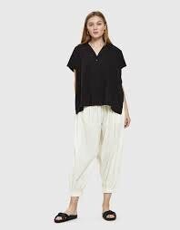 This top looks equally as good with slim and flowy pants.