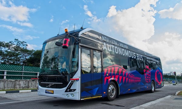 Volvo autobus in Singapore. 