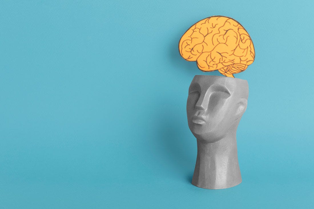 Imagem de uma ilustração de um busto humano com o cérebro fora da cabeça.