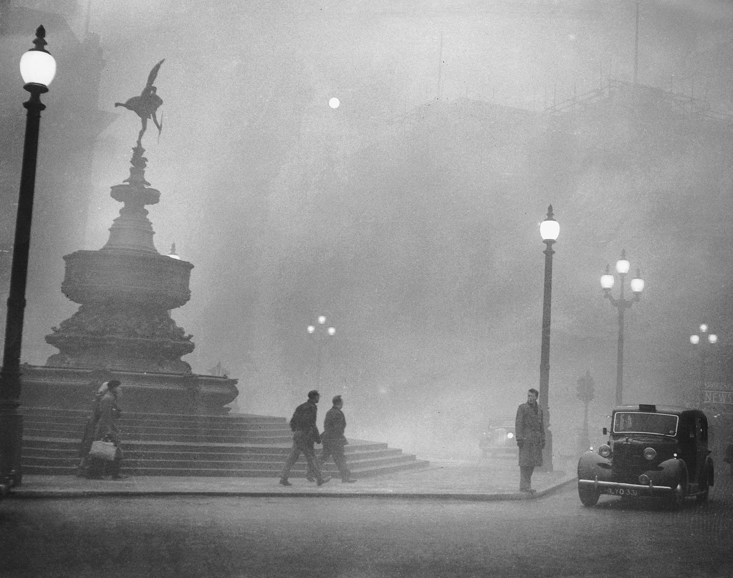 'A Proper Pea-Souper' - The Dreadful London Smog of 1952 - Flashbak