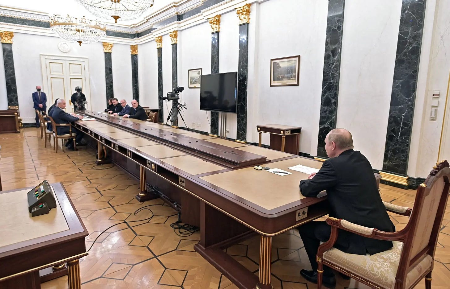 Putin's inordinately long meeting tables mocked | Boing Boing