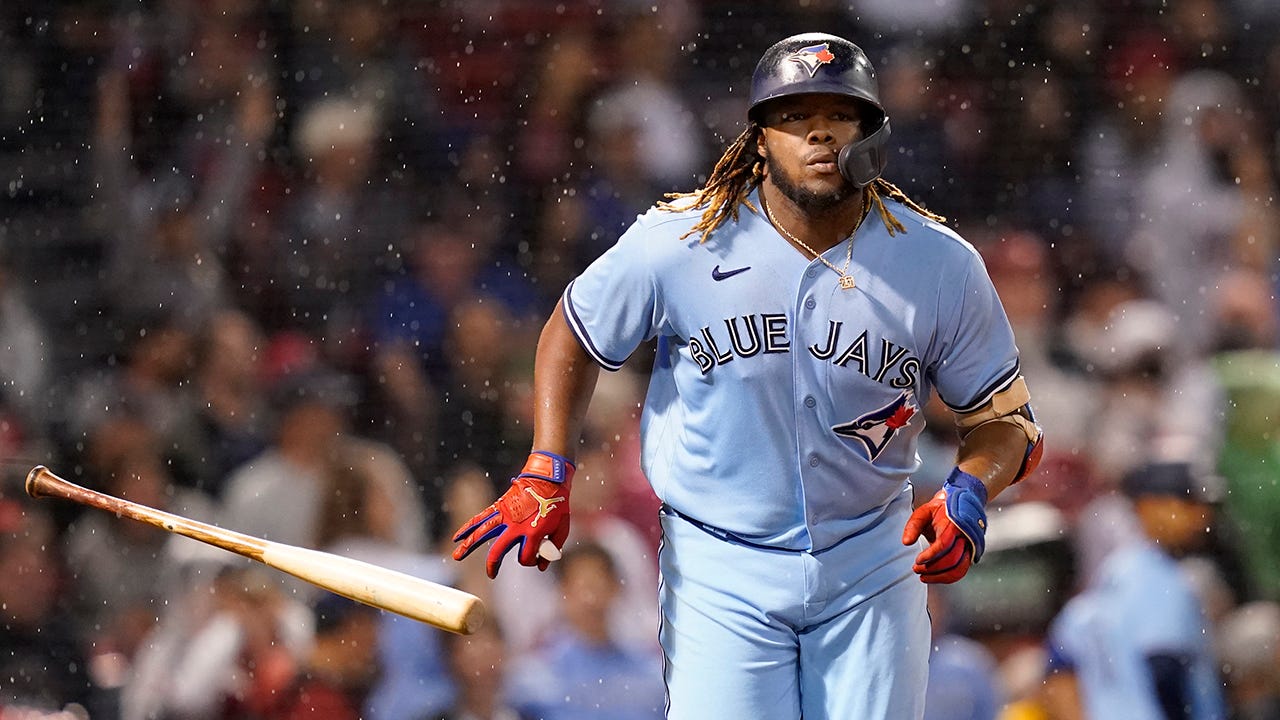 Guerrero Jr. hits three-run homer out of Fenway as Blue Jays rout Red Sox - News Story