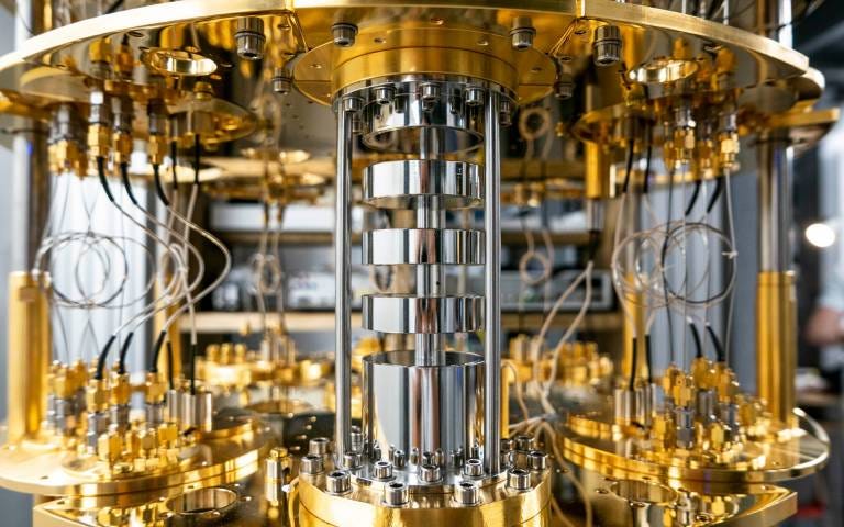 Study shows promise of quantum computing using factory-made silicon chips |  UCL News - UCL – University College London