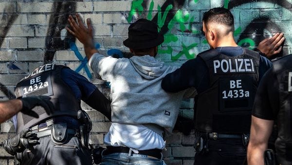 Person of Color und Polizist: Mein Leben passt in keine Schublade - DER SPIEGEL - Panorama