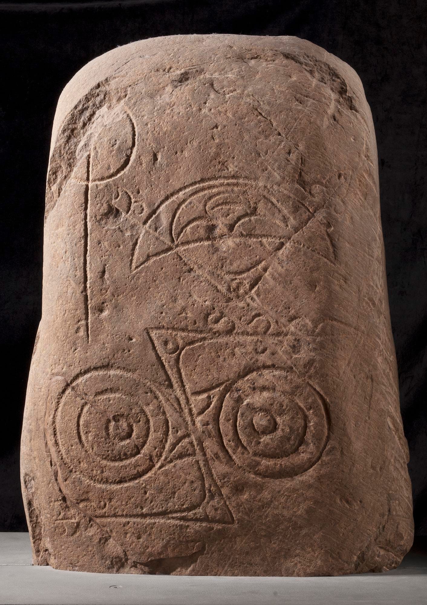 Photograph of a Class I Pictish symbol stone from Invereen on the River Findhorn. It has two incised symbols: a crescent and v-rod and a double disc and z-rod.