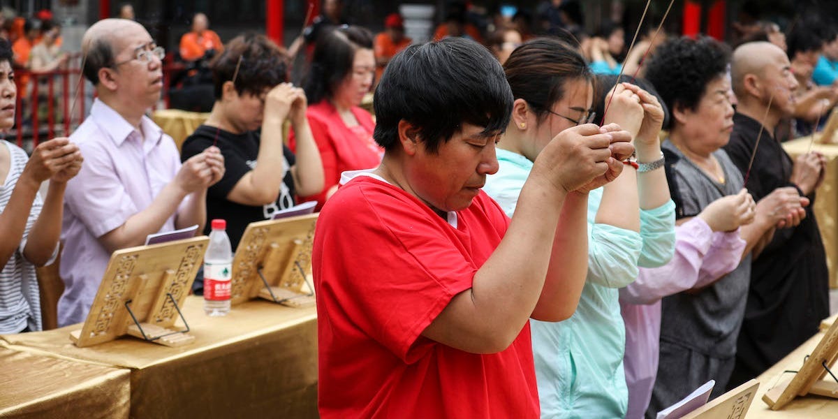 gaokao parents pray