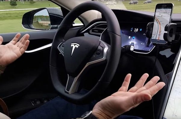 How to outsmart Tesla's Autopilot by using no hands at all! IS THIS LEGAL?  | Zelfsturing.it
