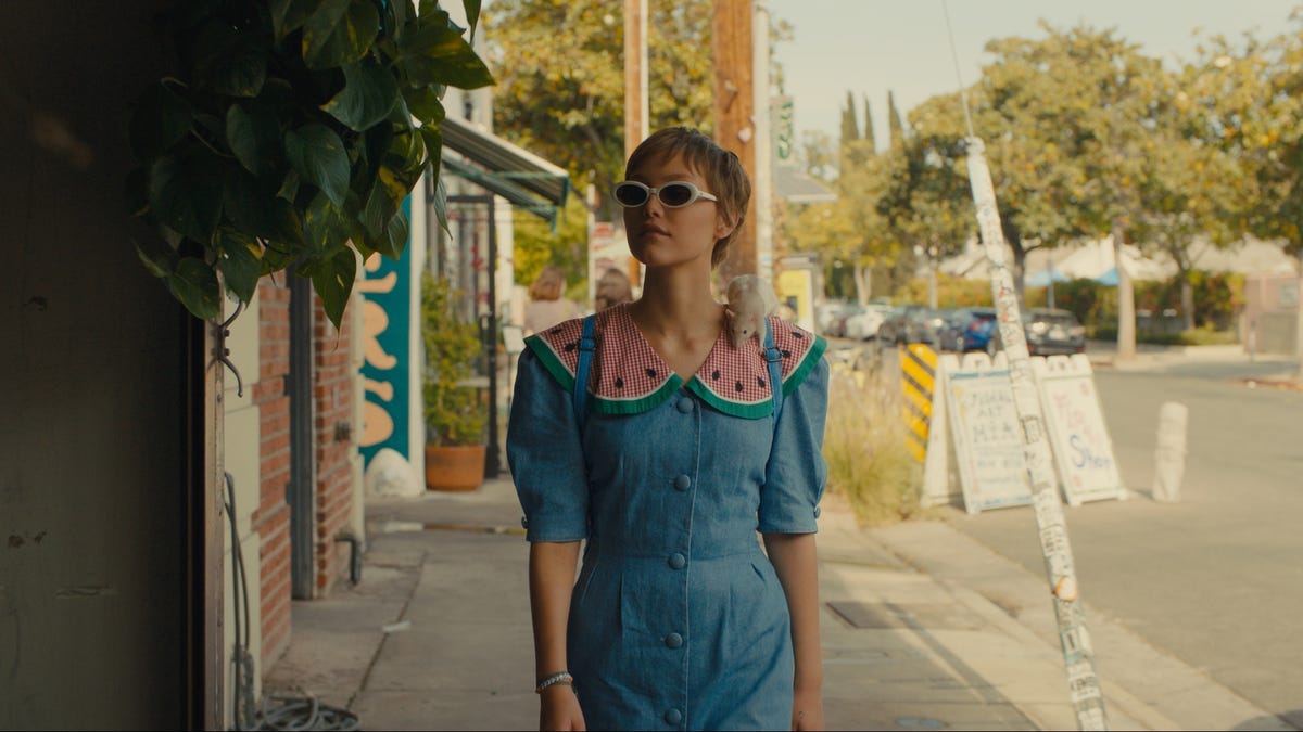 Julia Hart's 'Hollywood Stargirl' Gets Music-Filled Trailer - Metacritic