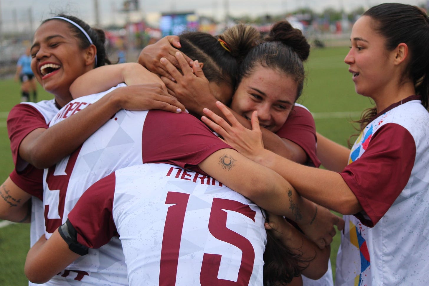 Celebración. La Vinotinto femenina ganó la medalla de oro en los Juegos Suramericanos Asunción 2022 tras vencer a Uruguay en la tanda de penales. Foto cortesía FVF.