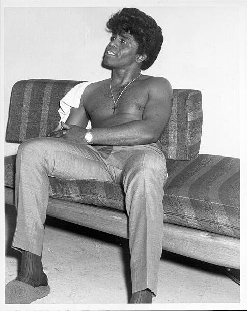 The "Godfather of Soul" James Brown relaxes backstage with his shirt... in 2020 | James brown ...