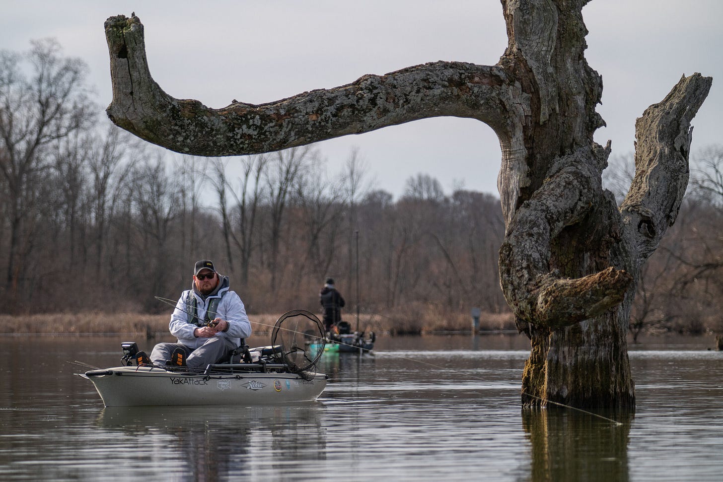  Drew Duncan was the day-1 leader. He’s seen here employing the age-old method: Big stumps = big Bass. 