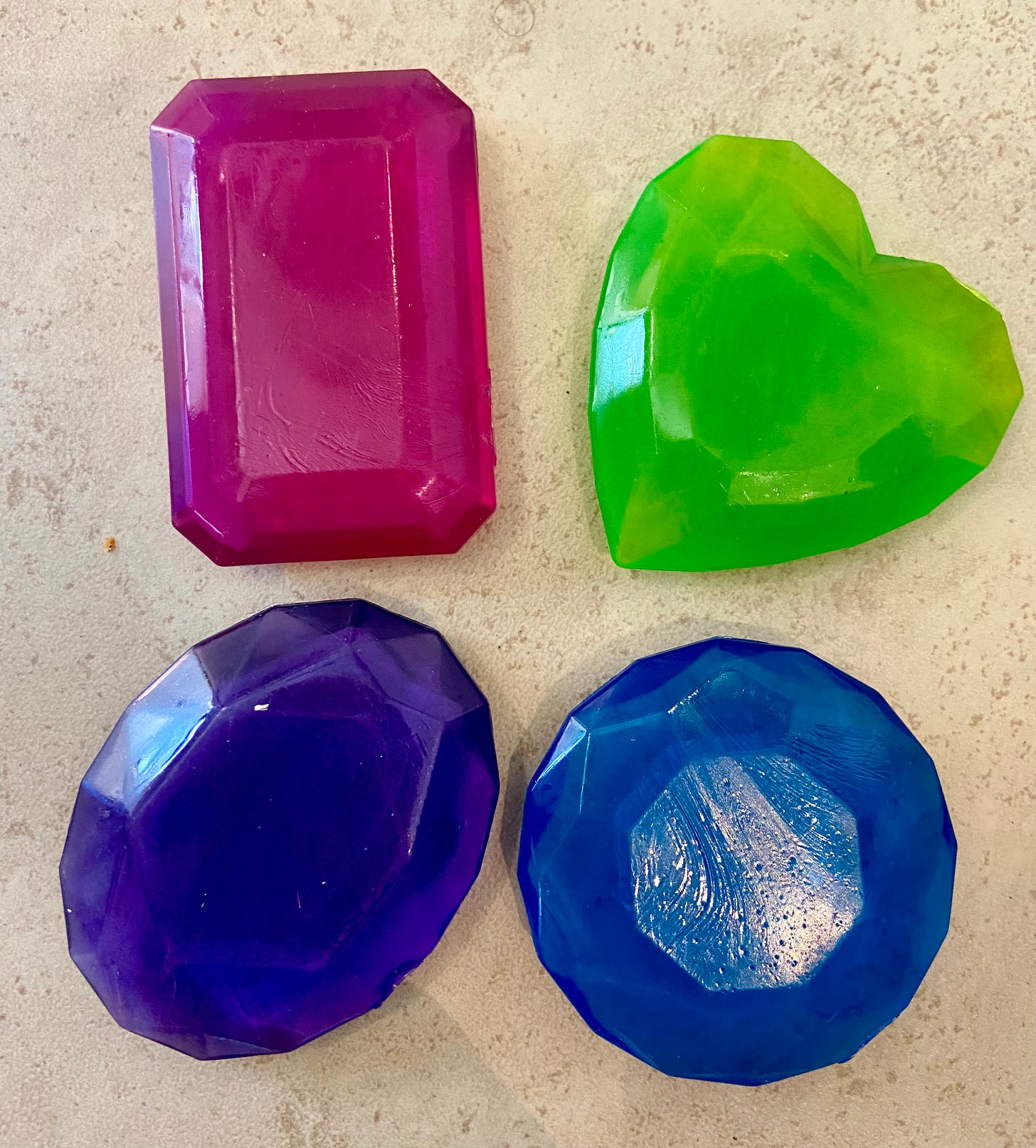 4 plastic gems of different colors