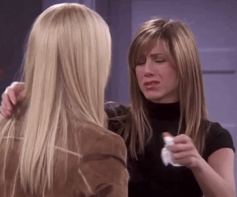 Phoebe e Rachel da série Friends se abraçando