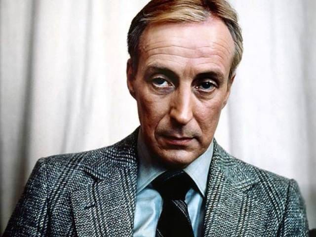 Ian Richardson in 'The House on the Strand' by Daphne du Maurier (1973) -  YouTube