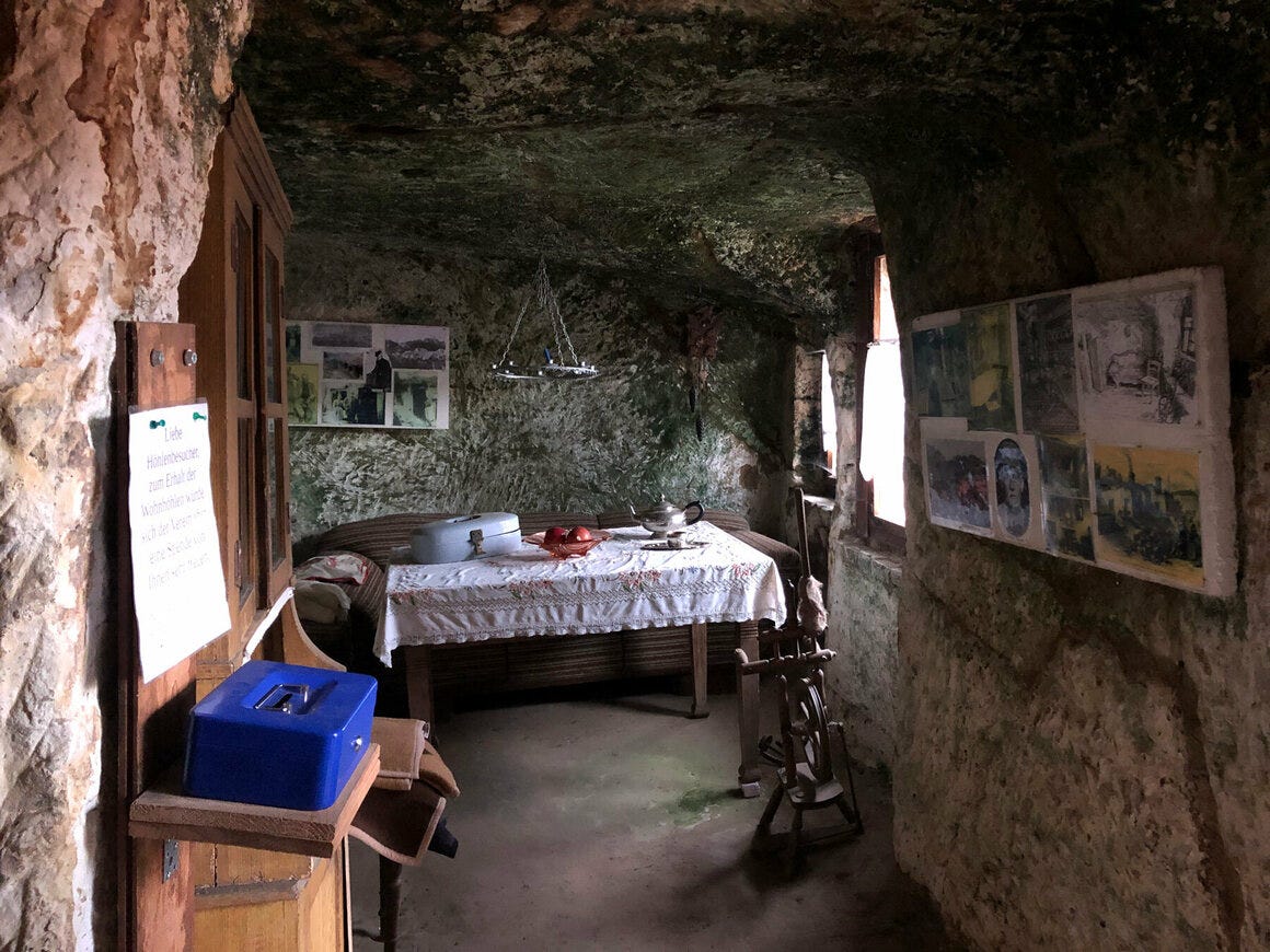 The cave dwellings have become popular with local tourists and film and television productions. 