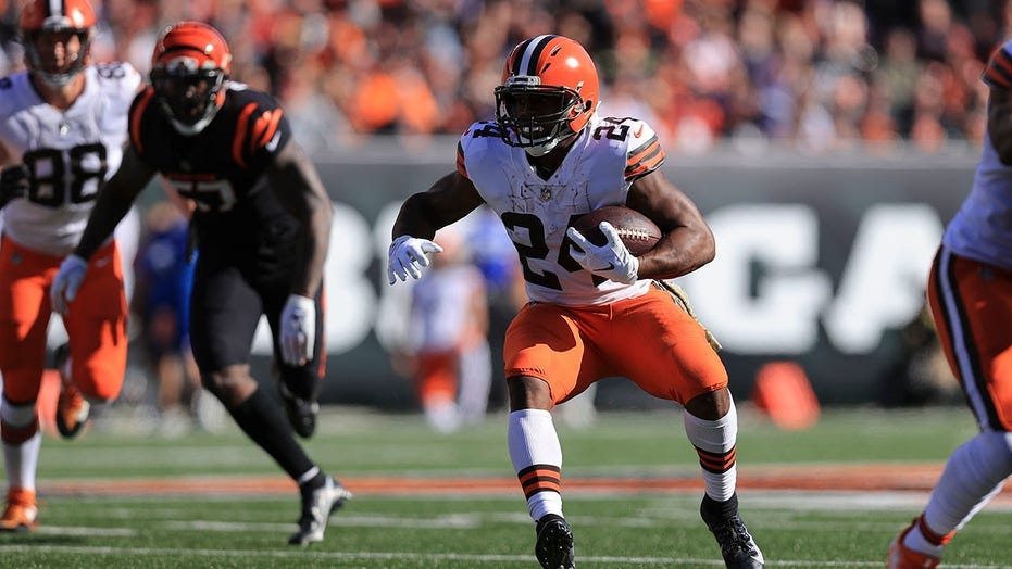 Browns&#39; Nick Chubb tests positive for COVID-19, could miss game vs.  Patriots | Fox News