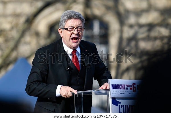 PARIS, FRANCE - 20 MARS 2022 : Le candidat d'extrême gauche Jean-Luc Melenchon (La France Insoumise, LFI) prononce un discours lors de sa rencontre trois semaines avant l'élection présidentielle.