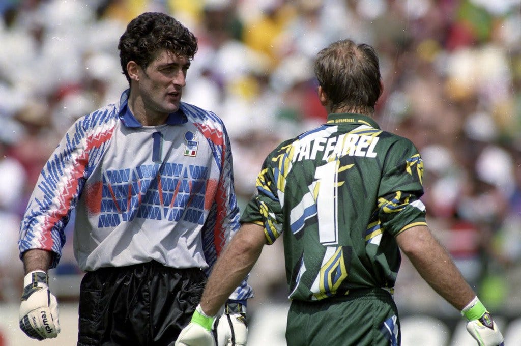 Os goleiros Pagliuca e Taffarel, durante os pênaltis na final da Copa do Mundo de 1994 contra a Itália. Créditos: l30_