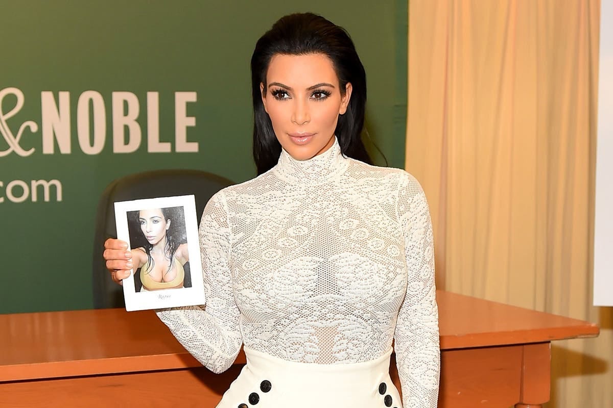 Kim Kardashian bans selfies from signing of new selfie book | London  Evening Standard | Evening Standard