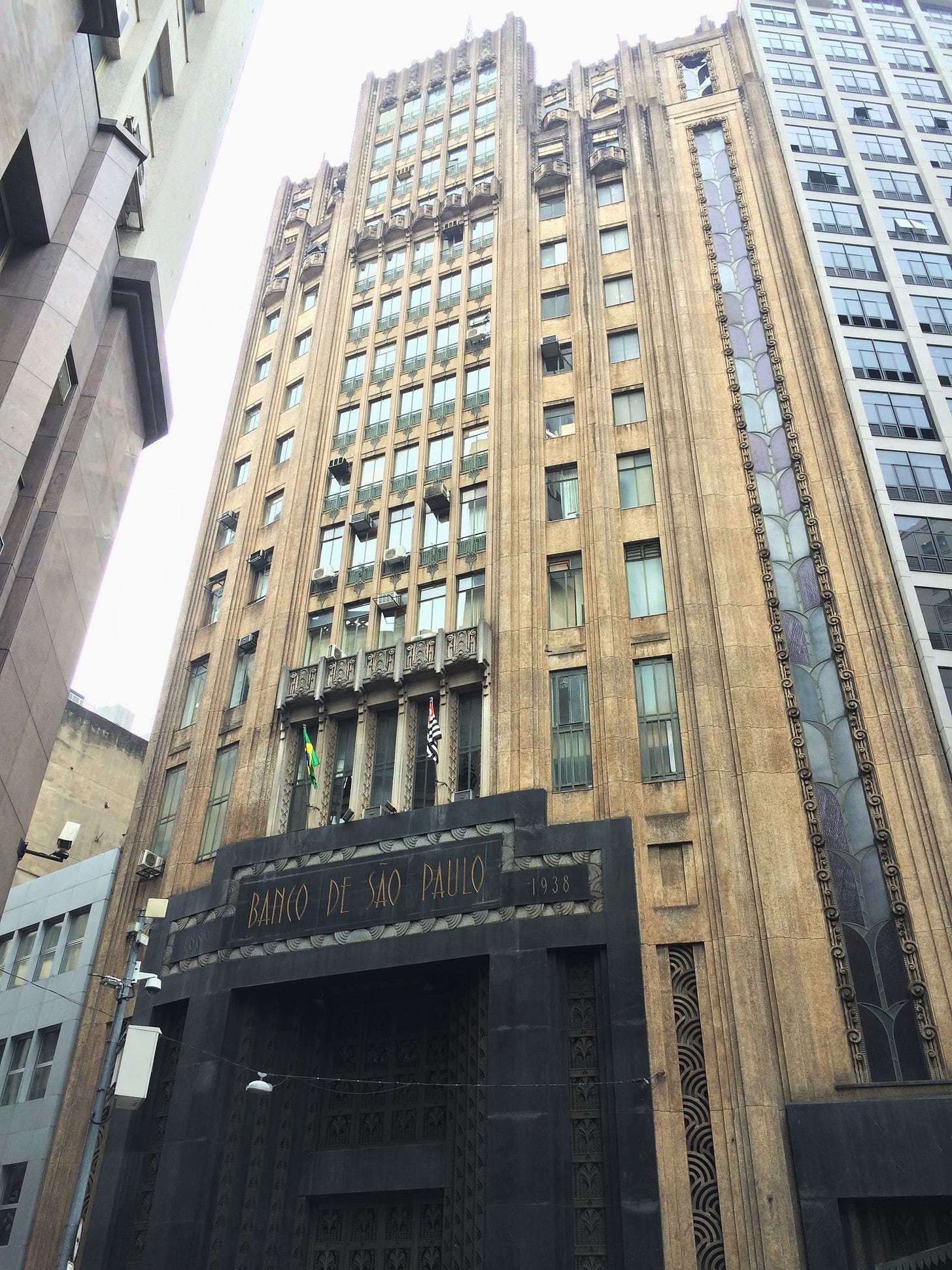 Fachada do Edifício Banco de São Paulo, finalizado em 1938. Foto de J. Miozzo.