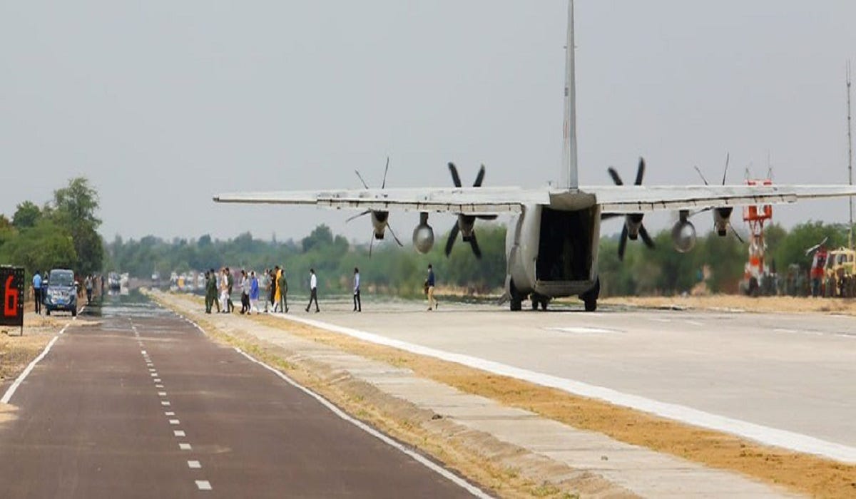 Rajnath Singh, Nitin Gadkari land on NH-925A aboard IAF&#39;s C-130 J Super  Hercules in Rajasthan&#39;s Barmer | LIVE | India News – India TV