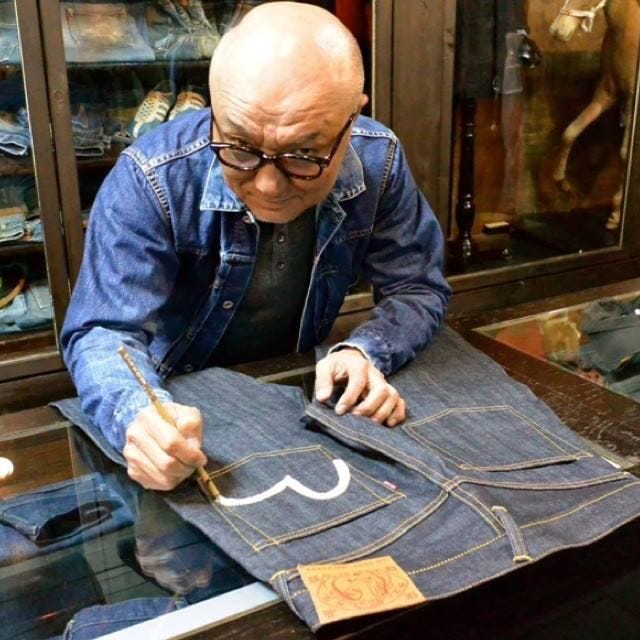 warfashion: “Long John- Mr. Evisu (Hidehiko Yamane) painting his famous  seagull by hand on the backpocket. #… | Confection de vêtements, Coupe du  monde, Style homme