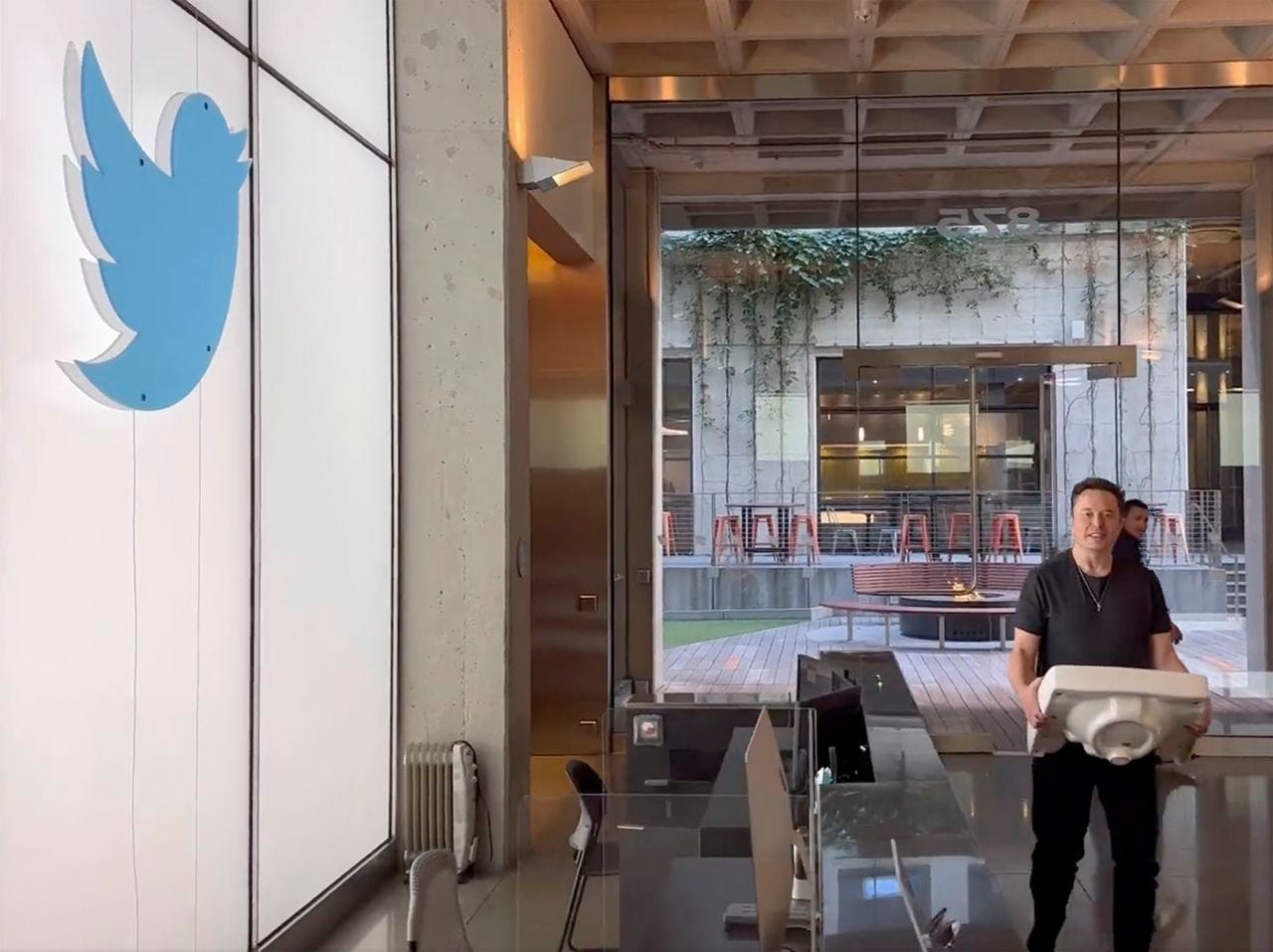 Let that sink in': Elon Musk posts video of him lugging sink into Twitter  HQ - syracuse.com