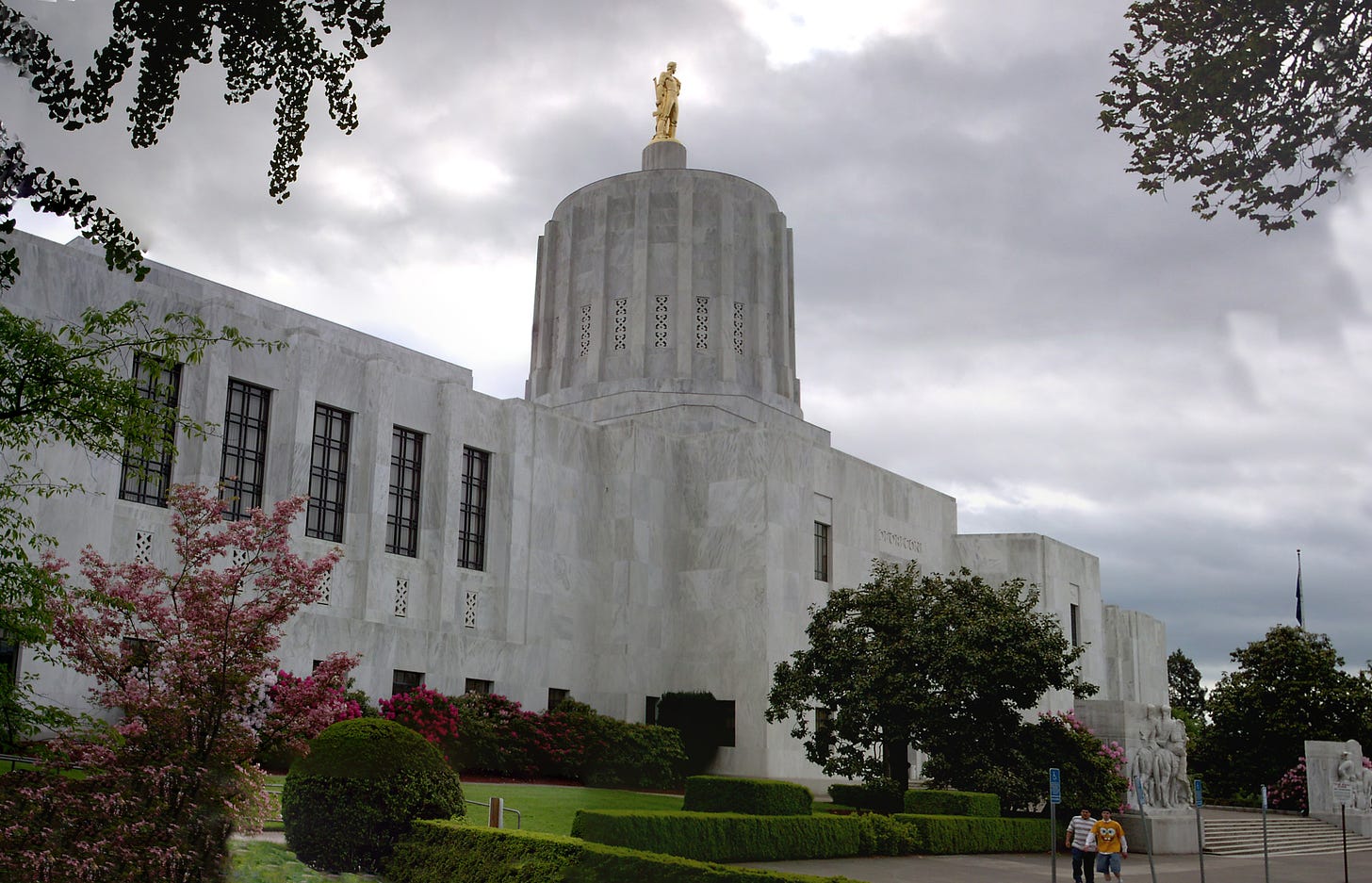 Oregon Statehouse (Credit, ZehnKatzen).jpg | OSPIRG