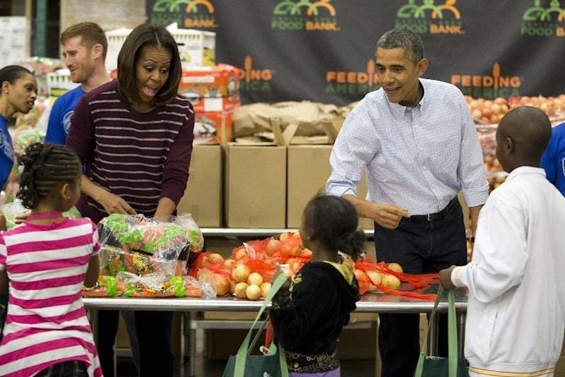 Obama helps hand out Thanksgiving fixings to needy