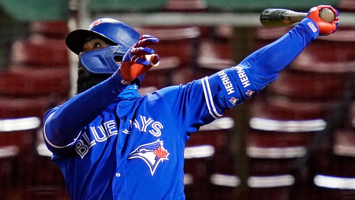 Blue Jays' Teoscar Hernandez to have MRI after experiencing left rib cage  stiffness | CBC Sports