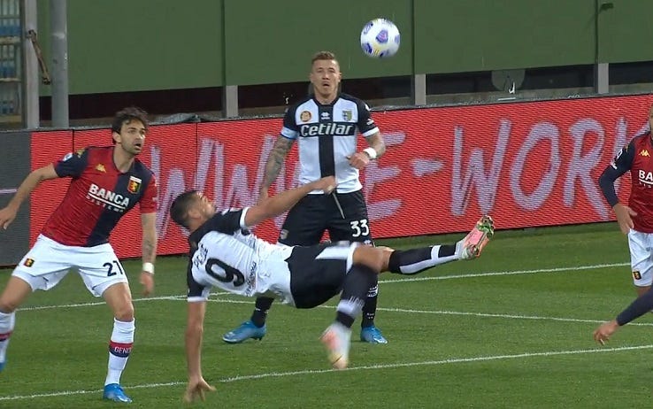 Parma Genoa, Pellè fa gol in rovesciata. VIDEO | Sky Sport