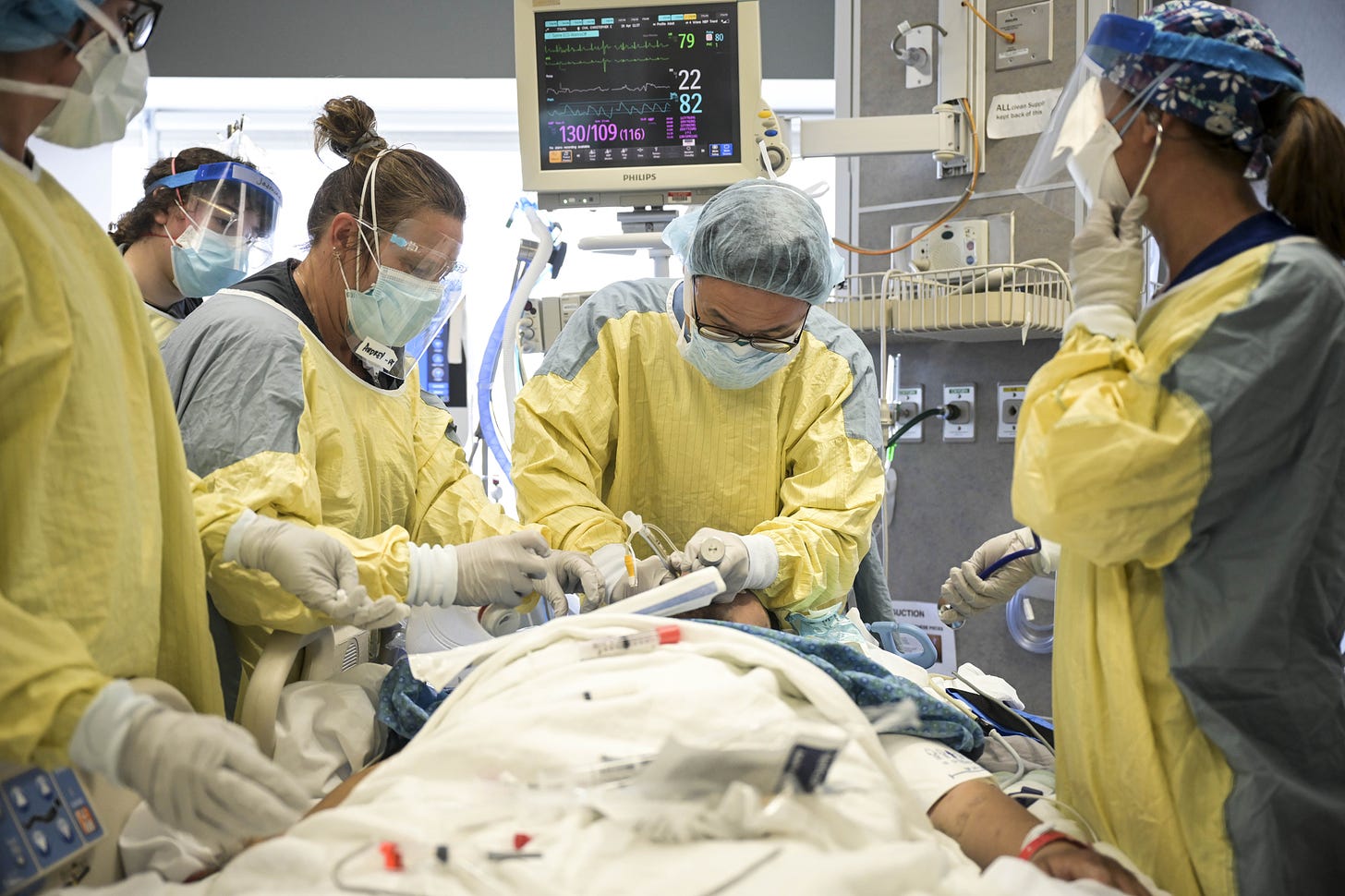 Minnesota ICU beds filling again with COVID-19 patients, some from out of  state | Star Tribune