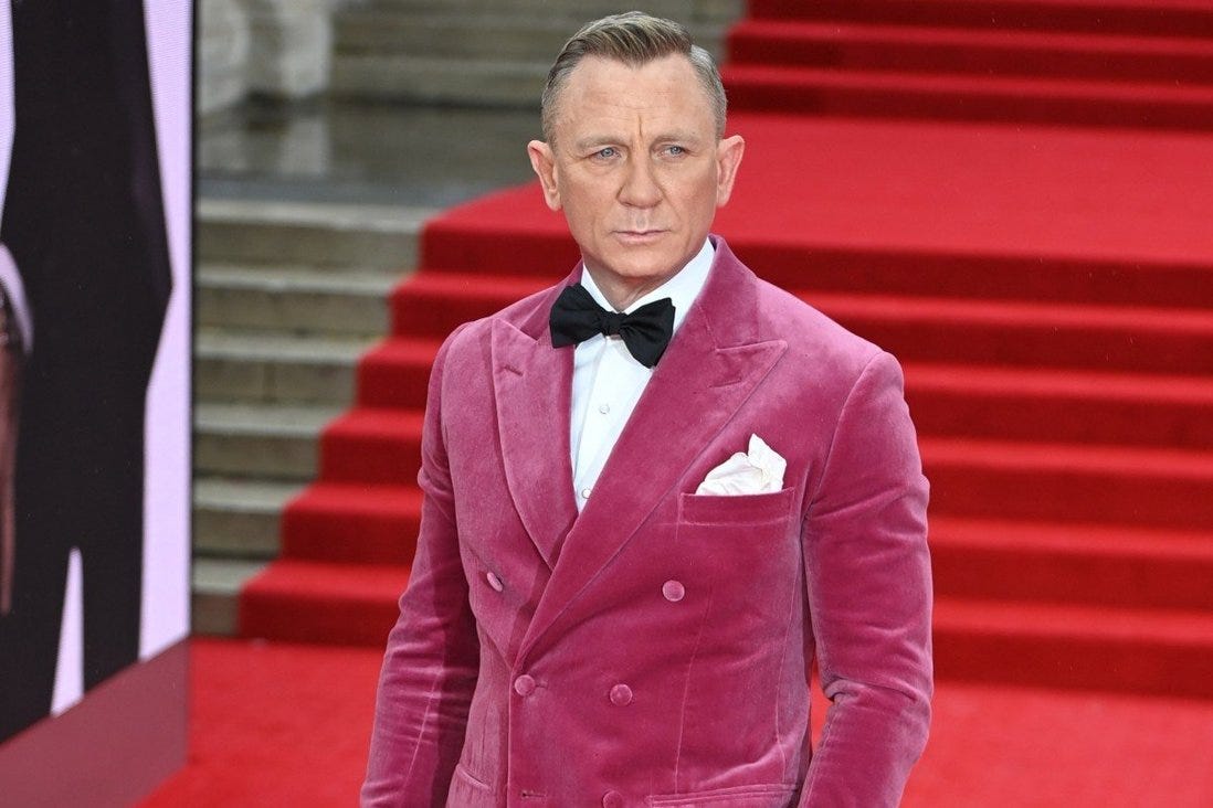 Daniel Craig bowed out of the iconic role of James Bond in style, sporting a bold, dashing look at the premiere of his final 007 film, No Time to Die, at the Royal Albert Hall in London in September 2021. Photo: EPA-EFE