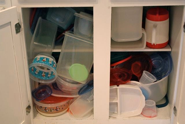credit: Melanie in the Middle - The Tupperware Cabinet