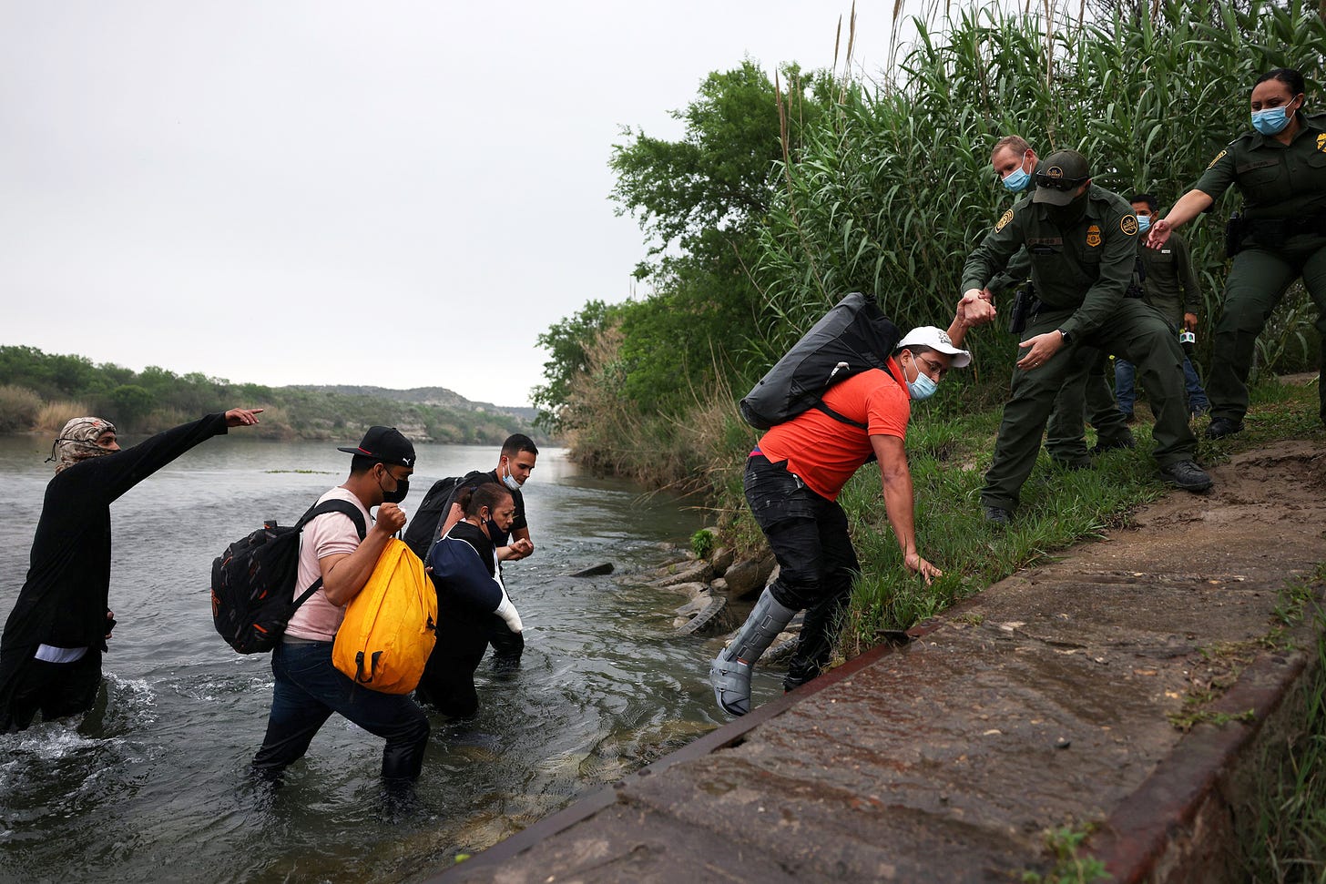 Border apprehensions rose slightly in April, but number of unaccompanied  minors dropped
