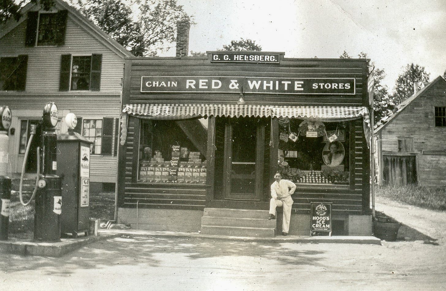 Red & White store