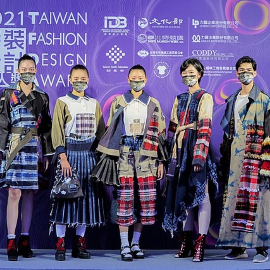 Slow, eco-friendly Fashion from fashion designer Ruwanthi. Five models stand in her clothes and face masks; the clothes incorporate punk elements with the designer’s traditional Sri-Lankan elements. They look very cool and futuristic.