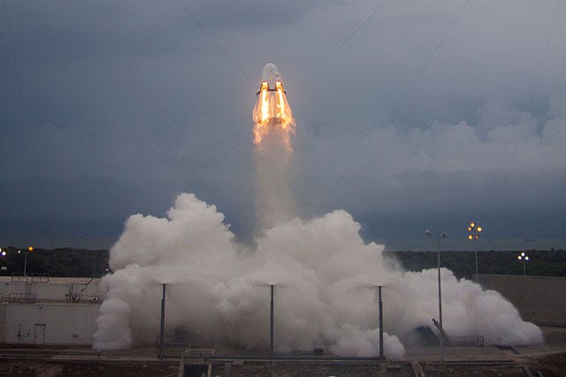 A Dragon 2 undergoing a Pad Abort test on May 6, 2015, demonstrating a pusher LAS.