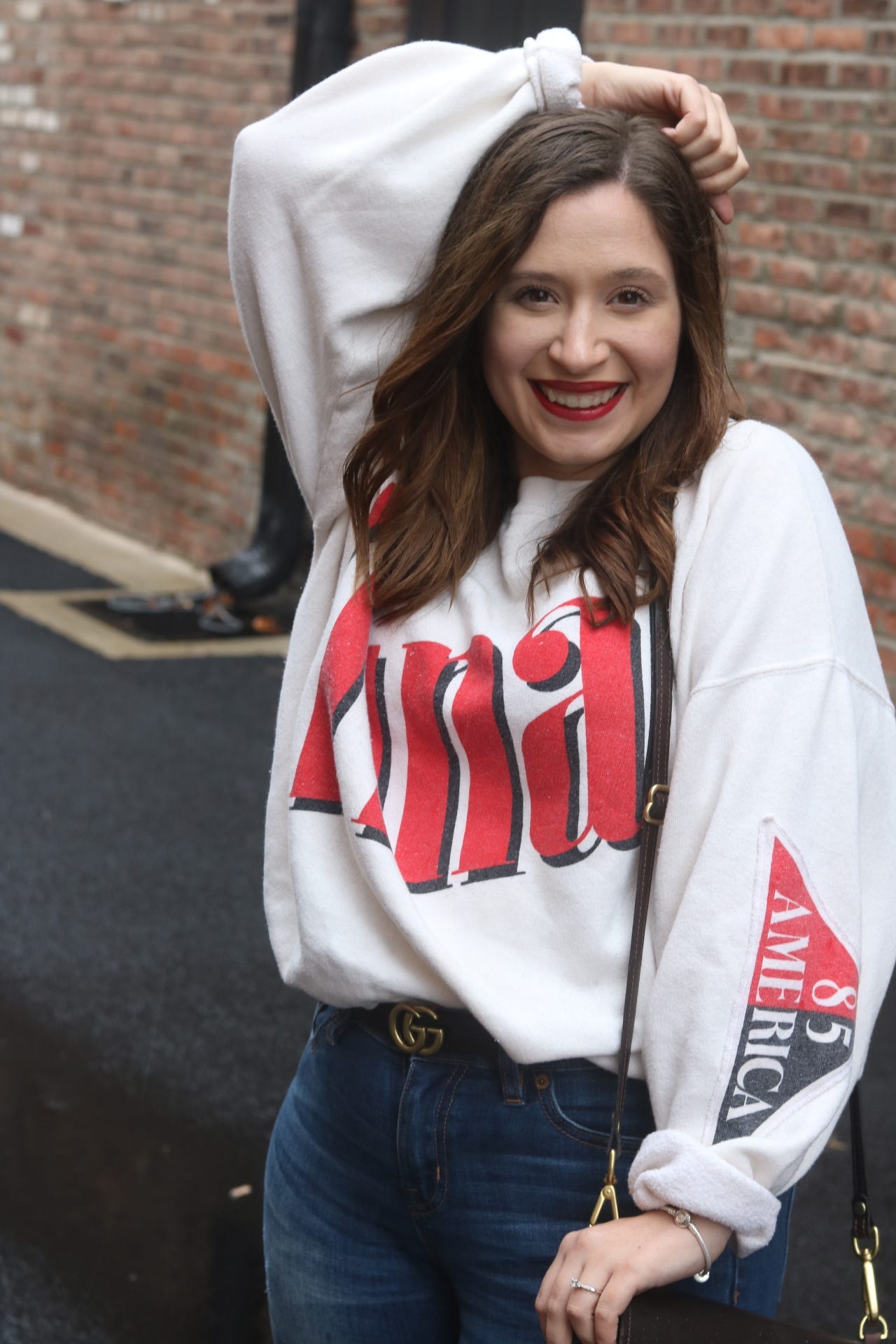 How to style a vintage sweatshirt, vintage sweatshirt outfit, vintage clothing outfit, how to style boyfriend jeans, boyfriend jeans outfit, R. Riveter Patton