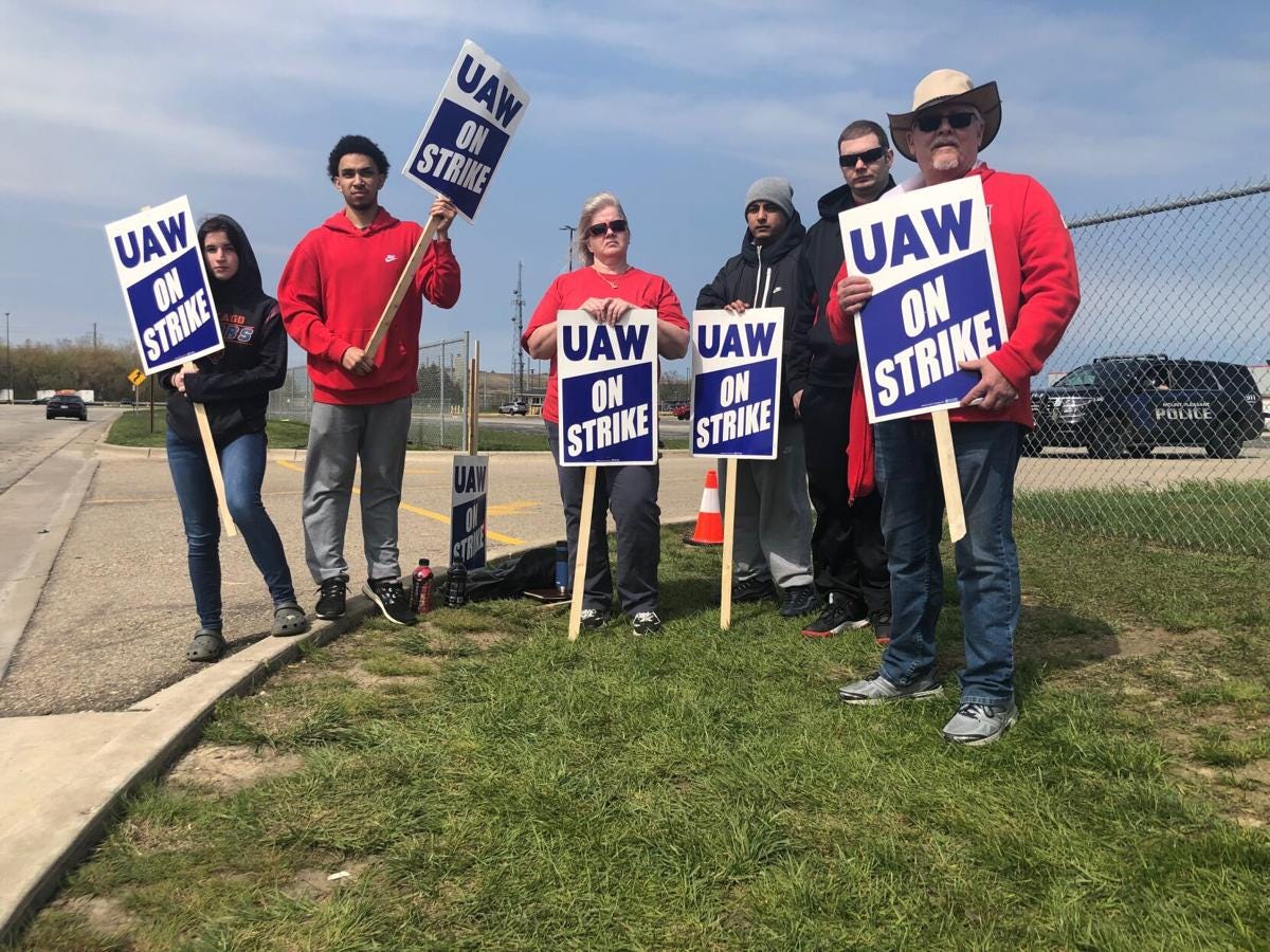 CNH workers picket outside Mount Pleasant office