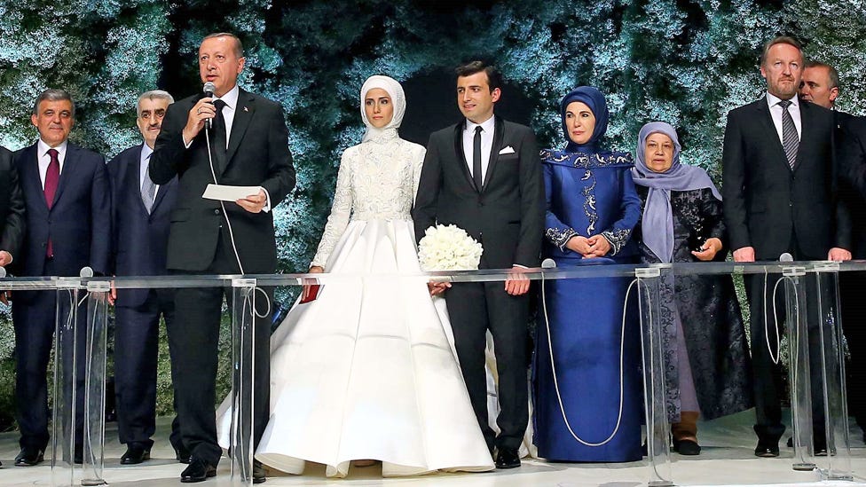 President Erdoğan makes a speech at the wedding of Selçuk Bayraktar and Sümeyye Erdoğan. © Getty Images