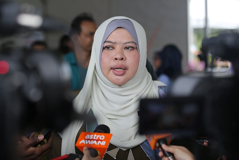 Rina Harun under fire as Pakatan MPs accuse Perikatan leaders of hijacking  Welfare Dept aid | Malay Mail