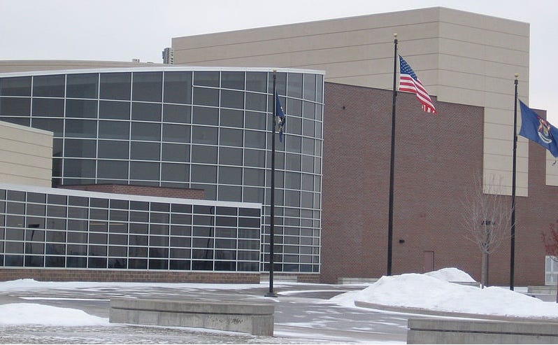 	The main entrance view of Oxford High School in Oxford, Michigan. Taken in Dec, 2007 via https://commons.wikimedia.org/wiki/File:Oxford_High_School_December_30_2007.jpg