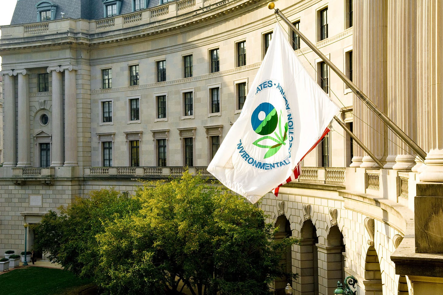File:Environmental Protection Agency building (15011151177).jpg - Wikimedia  Commons