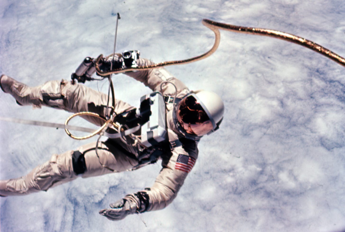 File:Astronaut Edward White first American spacewalk Gemini 4.jpg -  Wikimedia Commons