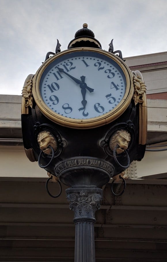 Eccentric clock, St. Louis