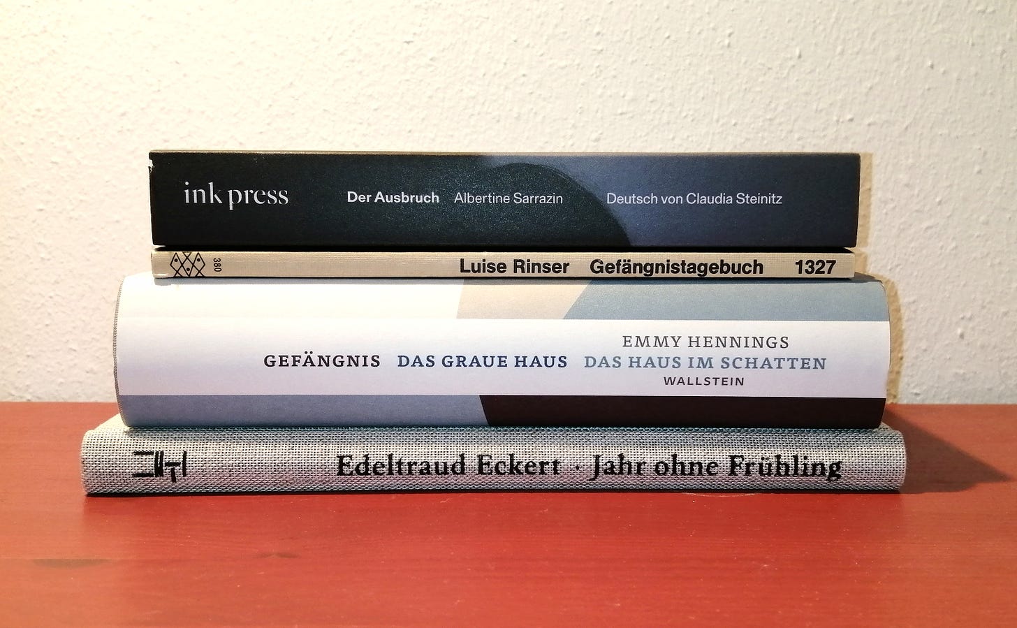 Bücher von Albertine Sarrazin, Luise Rinser, Emmy Hennings und Edeltraud Eckert