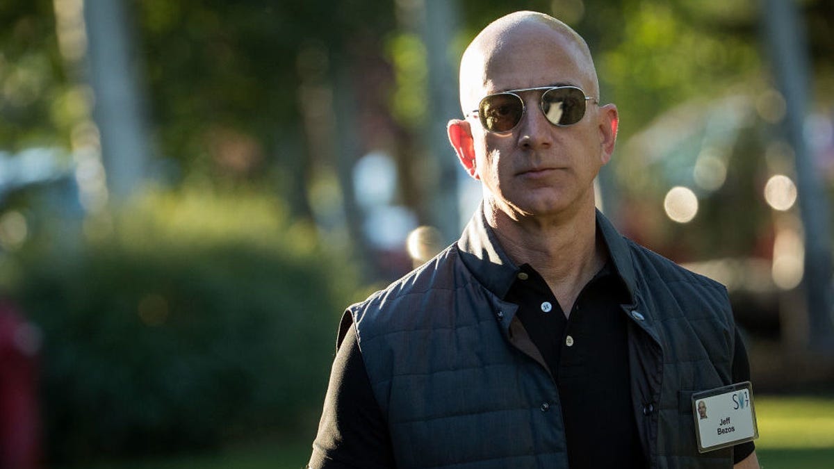 Jeff Bezos Eats Iguana, Vows to Make Space Travel Cheaper With 'Amazon  Lottery Winnings'