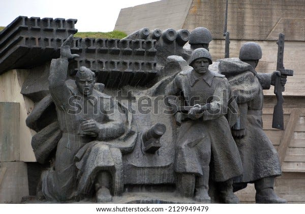KIEV UKRAINE 09 04 17: Les sculptures représentent la défense courageuse de la frontière soviétique depuis l'invasion allemande de 1941, les terreurs de l'occupation nazie, la lutte partisane de la bataille du Dniepr en 1943
